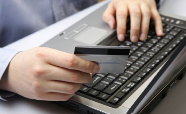 Percheziţii în desfăşurare la evazioniştii din domeniul comerţului on-line
