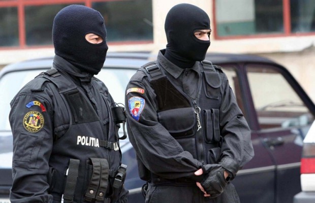 Percheziții în Timiș și Alba la o grupare care fura tractoare de mari dimensiuni din străinătate