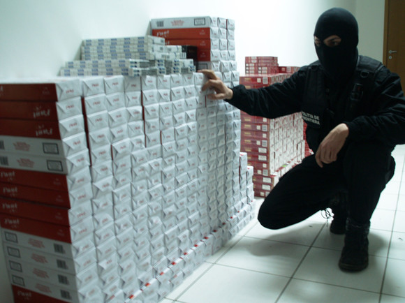 Percheziţii în patru judeţe, la contrabandiștii cu ţigări