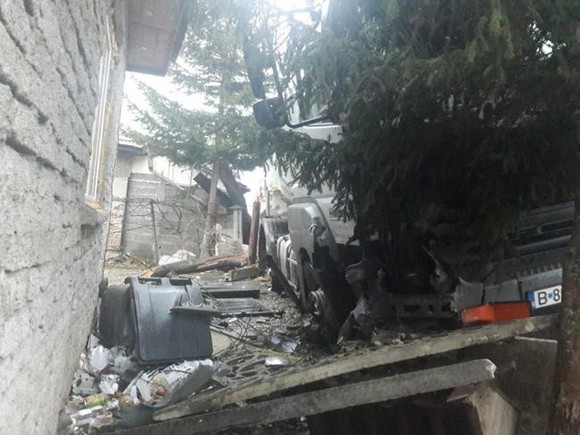 Pericol de explozie în Zărnești. Peste 30 de persoane au fost evacuate din locuințe
