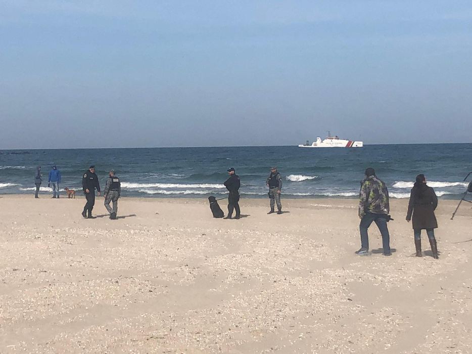 Peste 130 de kilograme de droguri, găsite pe litoral în două zile. Poliţiştii continuă verificările