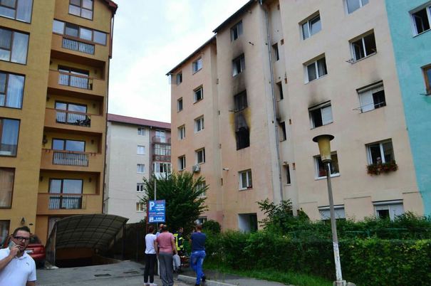 Peste 40 de persoane, evacuate în urma unui incendiu într-un bloc din Sibiu