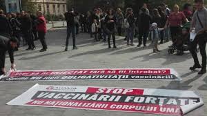 Peste 400 de persoane au participat la un mars impotriva obligativitatii vaccinarii la Constanta 