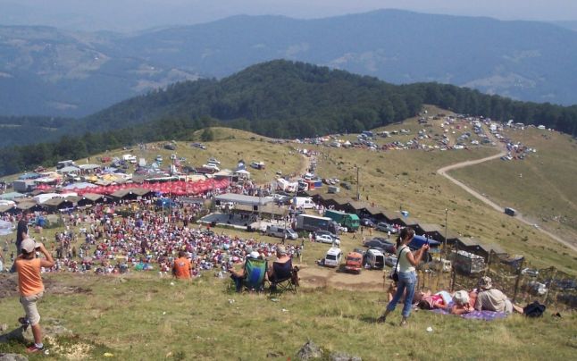 Peste 7.000 de persoane, la Târgul de Fete de pe Muntele Găina, cea mai mare sărbătoare populară