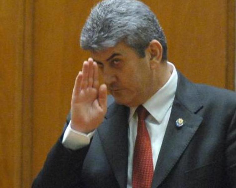 Peste 80 de senatori nu vor mai candida la alegerile din 11 decembrie