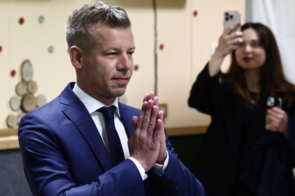 Peter Magyar ironizează România, după repornirea completă centralei nucleare Paks: „Cea românească stă de două săptămâni"
