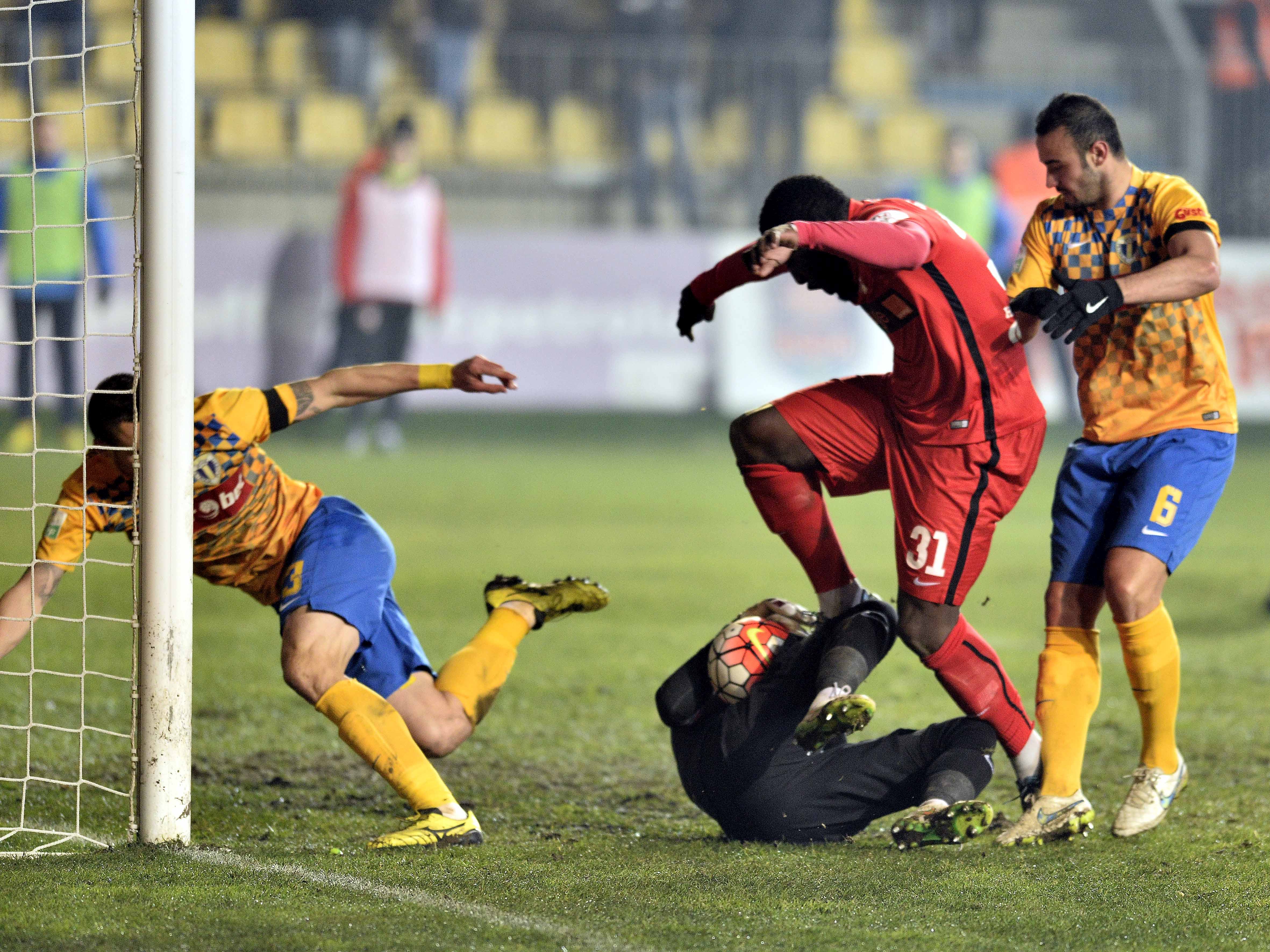 Petrolul a dat afară patru jucători într-o singură zi