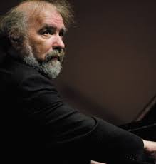Pianistul român Radu Lupu, decorat de regina Marii Britanii