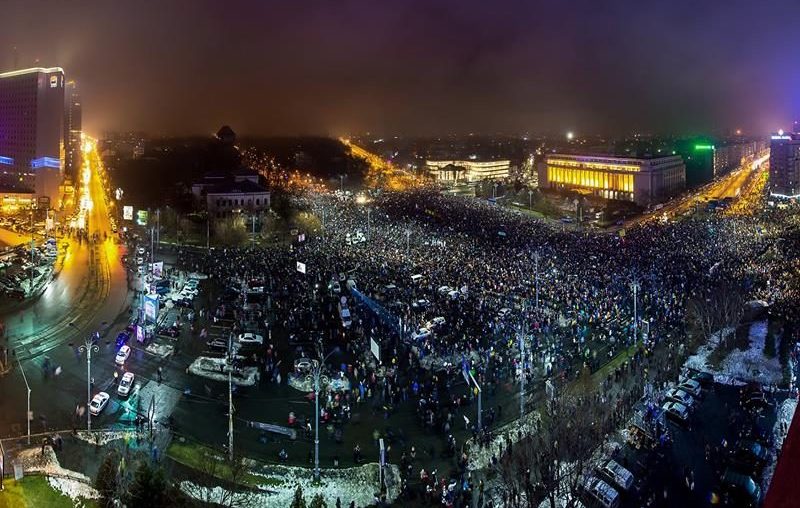 Piata Victoriei s-ar putea prabusi sub greutatea atator persoane participante la proteste