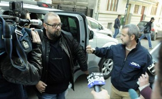 Piedone contesta cautiunea de 1,5 milioane de lei pentru care a pus o casa si masini de epoca