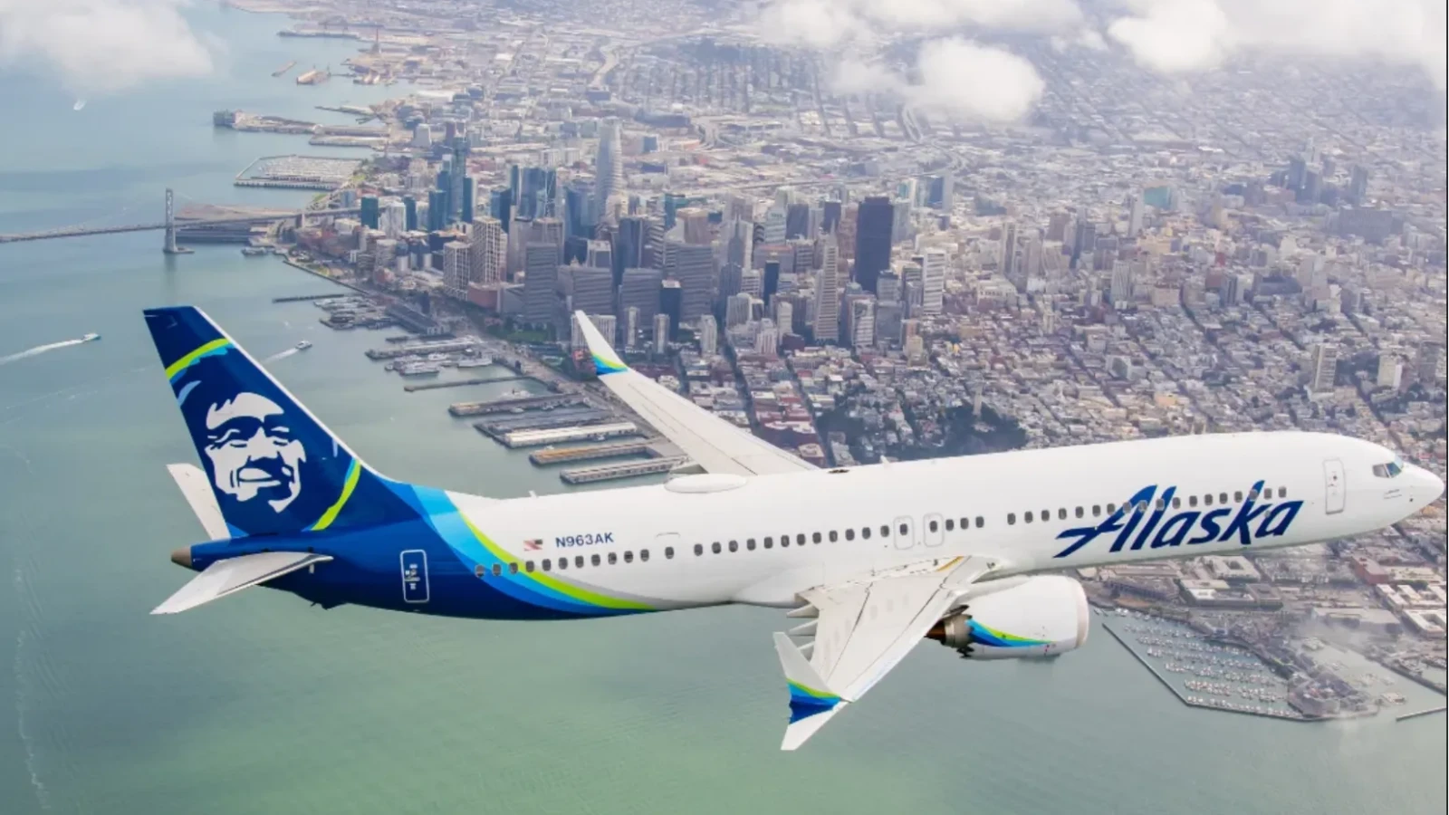 Pilot în transă halucinogenă: a încercat să oprească motoarele avionului crezând că este deja mort
