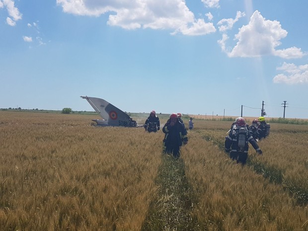 Pilotul avionului MiG 21 Lancer prăbuşit la 8 km de Mihail Kogălniceanu nu își poate mișca picioarele