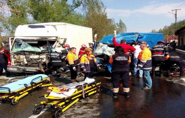 Plan roșu de intervenție în Mehedinți după un grav accident rutier