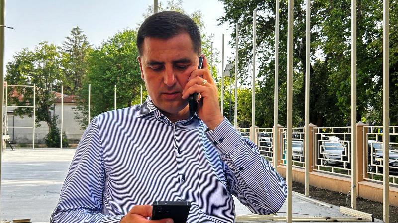 PNL și USR Vrancea acuză fraude electorale masive din partea PSD! Nicușor Halici baricadat într-o secție de votare din Focșani! VIDEO