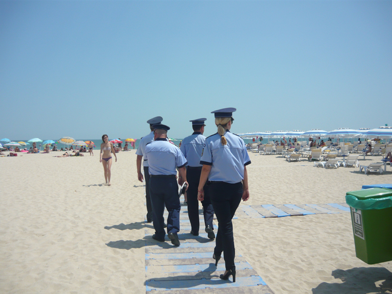 Polițiști din toată țara trimiși pe litoral. Nu vor fi însă în vacanță