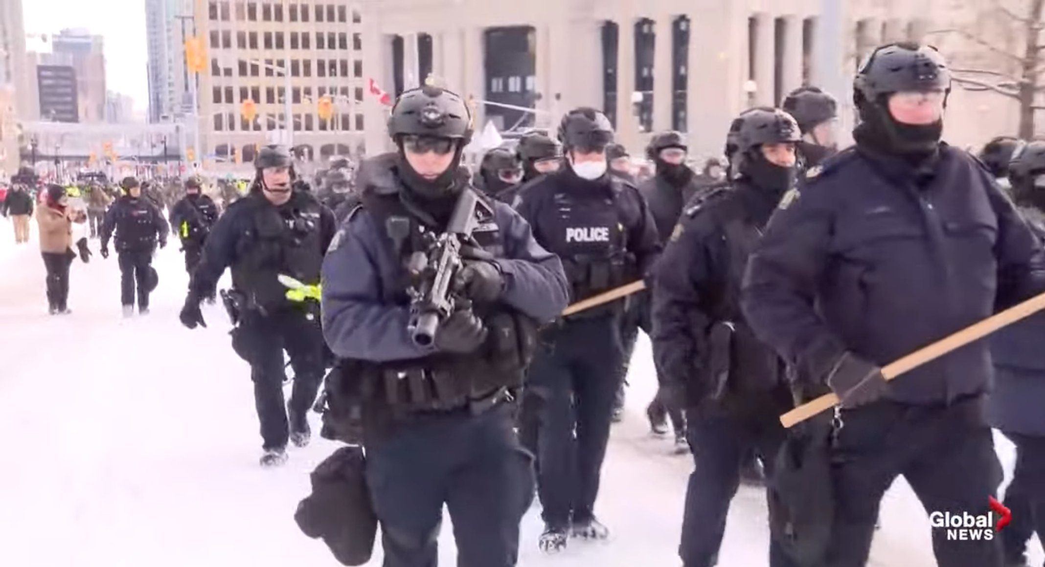 Poliţia din Ottawa: Orice persoană găsită în zona centrului capitalei va fi arestată