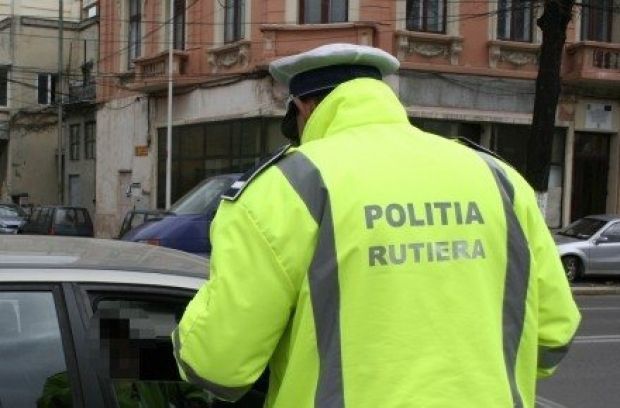 Polițist oprit cu focuri de armă de colegi după ce a refuzat să oprească la semnal