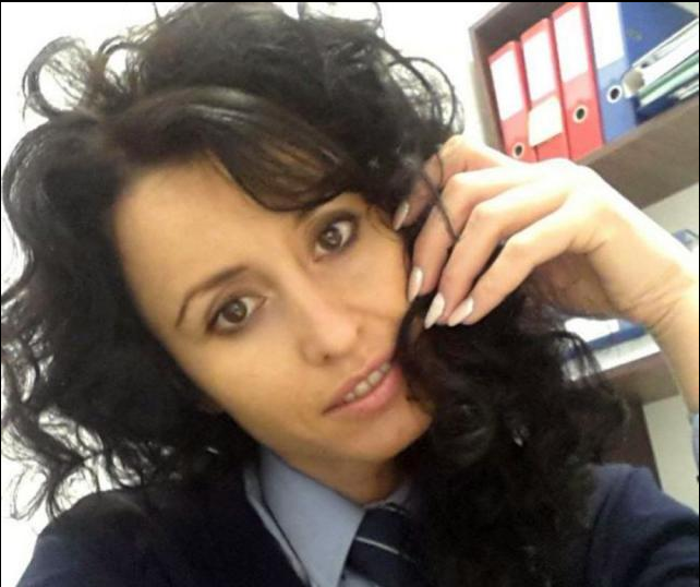 Poliţista grav rănită după ce masina cu care urmărea un BMW s-a răsturnat