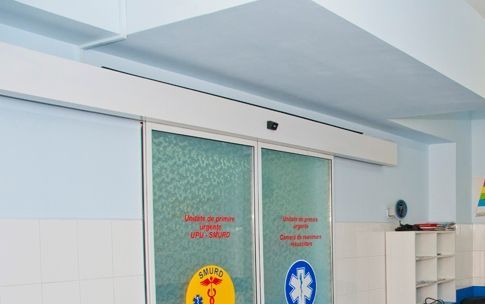 Polițistul atacat cu sabia este paralizat