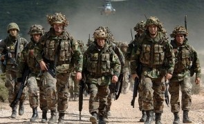 Politico: NATO vrea să plaseze 300.000 de militari în jurul Rusiei
