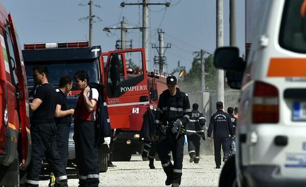 Pompierii se luptă cu flăcările de la Jilava de mai bine de 24 de ore