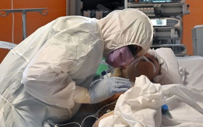 Poveştile emoţionante ale supravieţuitorilor infecţiei cu noul coronavirus: „Am ajuns până la poarta Iadului!