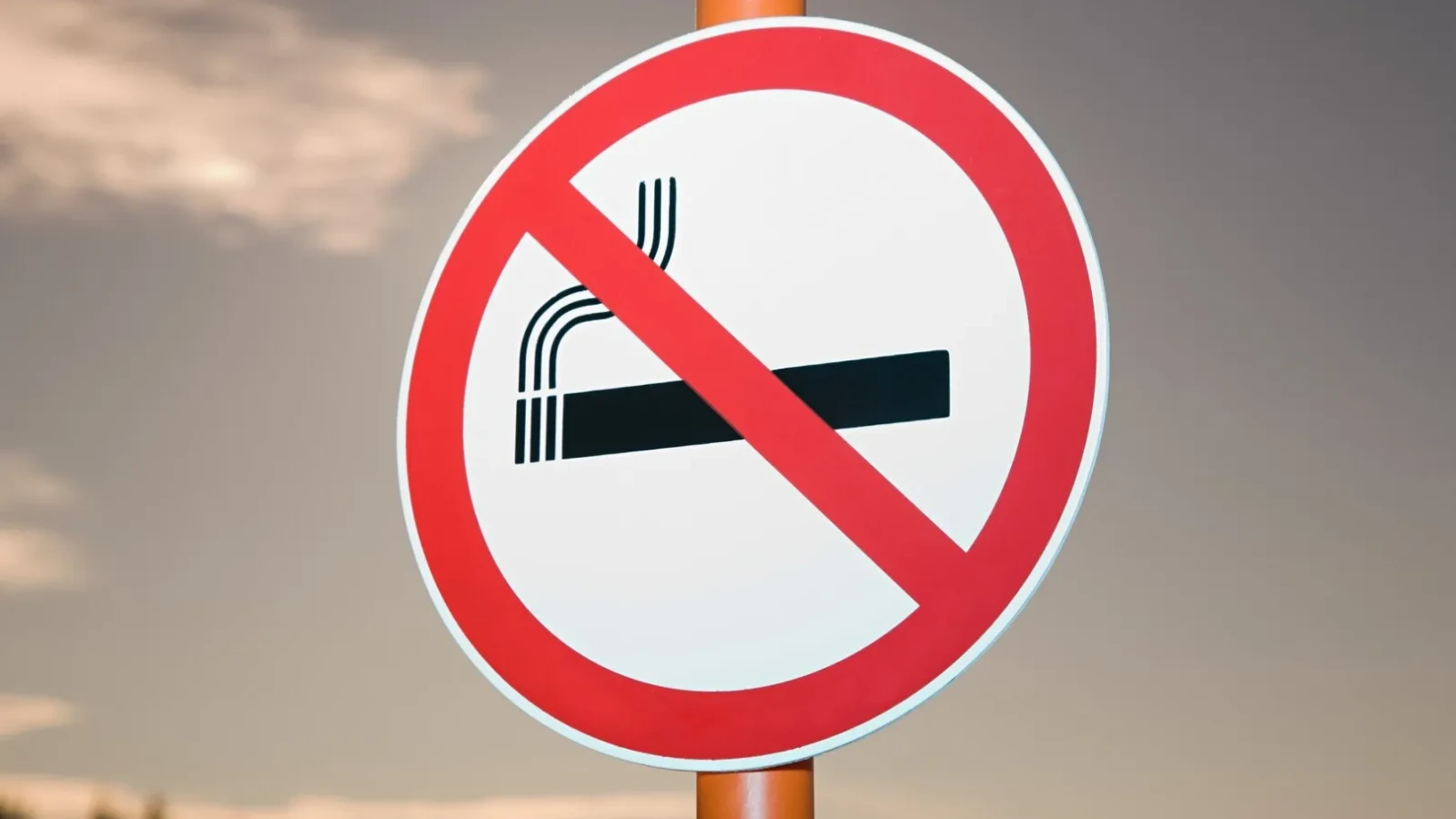 Premieră mondială: Marea Britanie interzice fumatul pe viață începând cu o întreagă generație