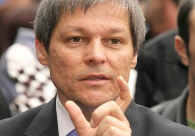 Premierul Dacian Cioloș vrea o altă lege a salarizării