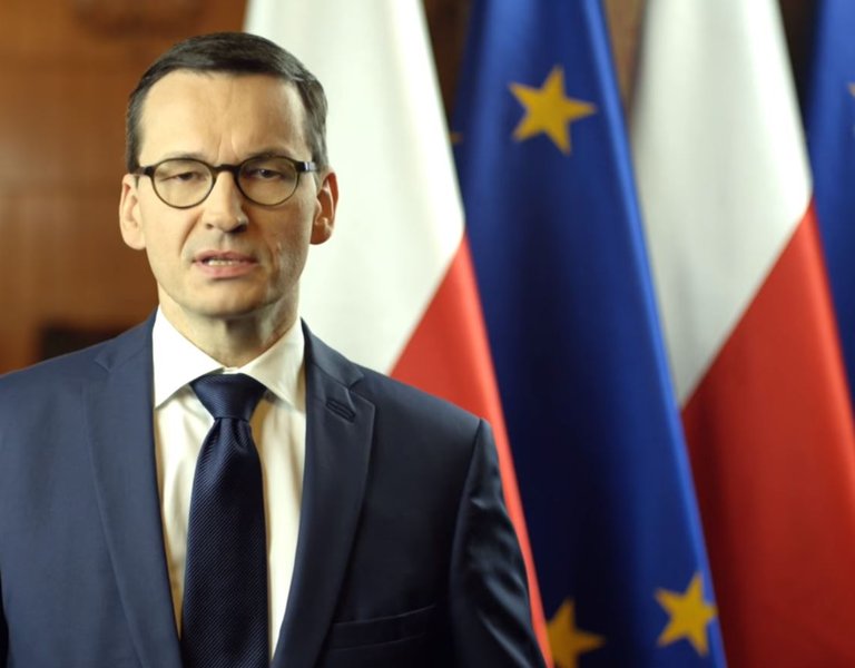Premierul polonez extrem de critic la adresa liderilor europeni privind ameninţările institutiilor UE la adresa statelor componente!