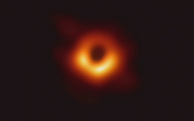 Prima fotografie făcută vreodată unei găuri negre a fost dezvăluită