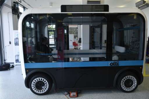 Prima maşină ieşită dintr-o imprimantă 3D se conduce singură şi este gata pentru şosele