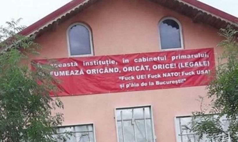 Primarul de Ogrezeni cu lozinca 