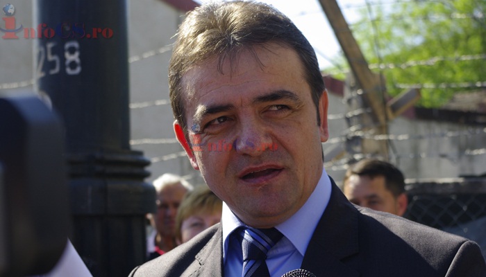 Primarul din Reşiţa, Mihai Stepănescu, suspectat de fapte de corupţie, a fost reţinut