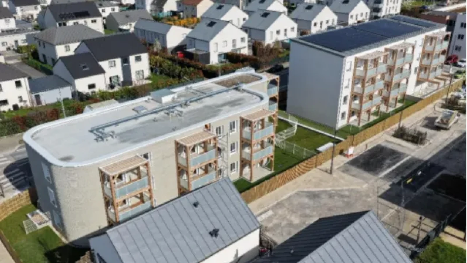 Primul bloc construit integral cu o imprimantă 3D: A avut nevoie de doar 34 de zile pentru a fi gata
