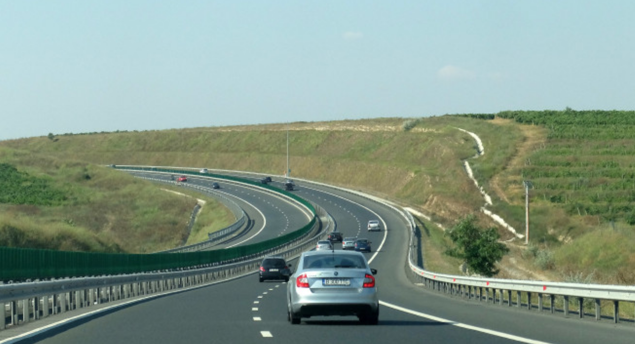 Problemele lui Cuc continua. Porţiunea cu carosabil tasat de pe lotul trei al autostrăzii Deva - Sibiu s-a extins pe o lungime de o sută de metri