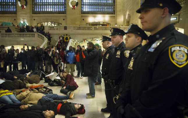 Procurorul general din statul New York dă în judecată poliţia pentru folosirea excesivă a forţei la protestele anti-rasism