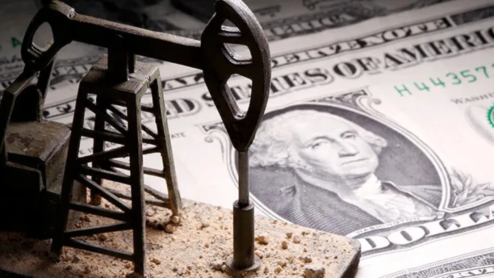 Producătorii de petrol fac o avere din conflictul Israel - Iran: între 25 - 30 de miliarde pentru fiecare creștere de 10 dolari a prețului
