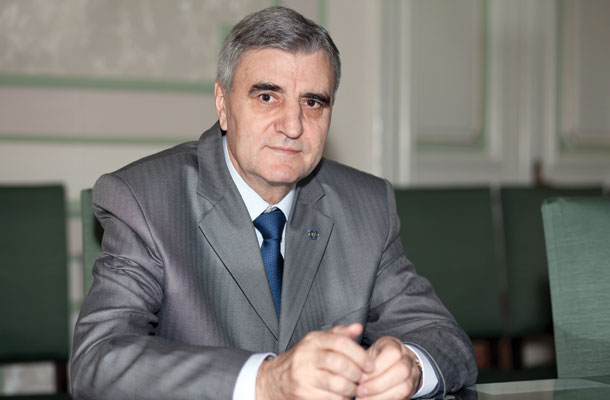 Prof. Ion Sinescu, reales rector al Universității de Medicină și Farmacie