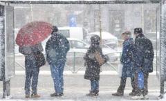 Prognoza meteo pentru sâmbătă şi duminică. Polei şi ninsori în mai multe judeţe