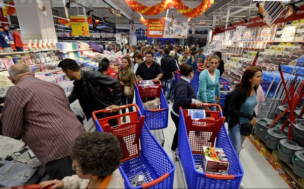 PROGRAMUL hipermarketurilor şi mall-urilor din Bucureşti de ANUL NOU