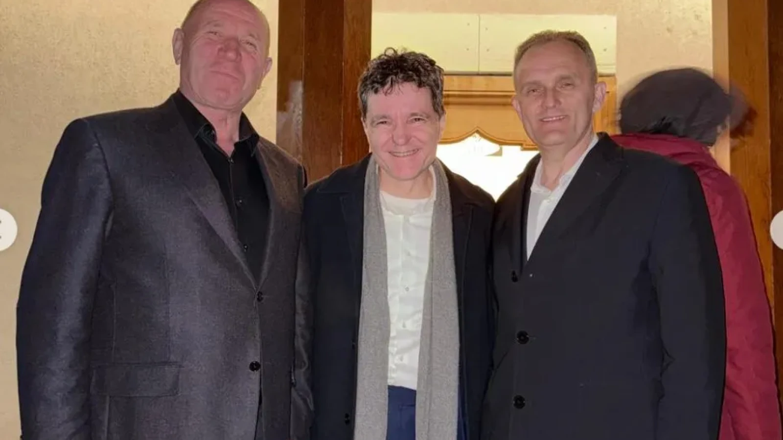 Programul "Paștele și Cornu": Apariție surpriză a lui Nicușor Dan alături de doi PSD-iști la o mănăstire cunoscută din Prahova