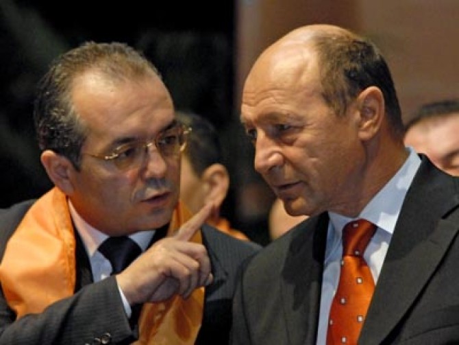 Proiect de lege: Cum ar putea bugetarii să primească inapoi banii tăiaţi de Băsescu si Boc