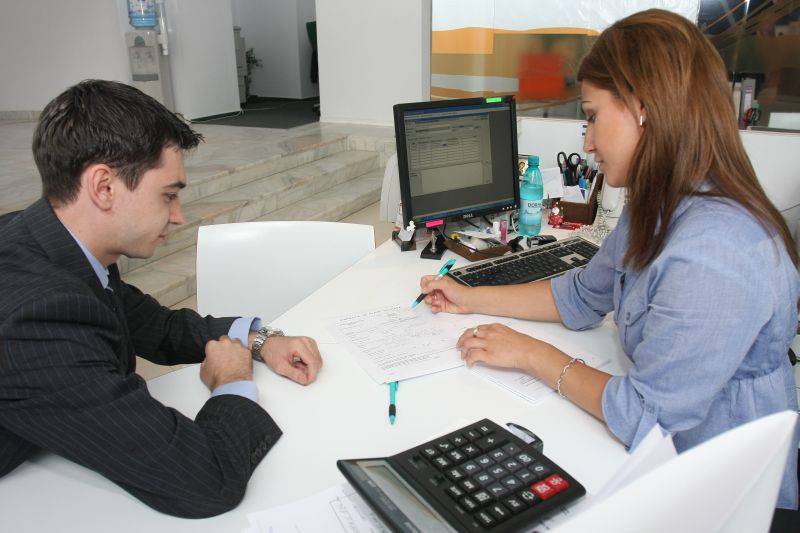 Proiect Protecția Consumatorilor: Fără comisioane de deschidere, administrare şi închidere cont