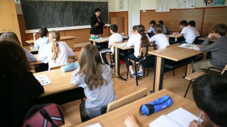 Proiectul prin care învăţământul obligatoriu este extins la 15 clase, aprobat în Senat