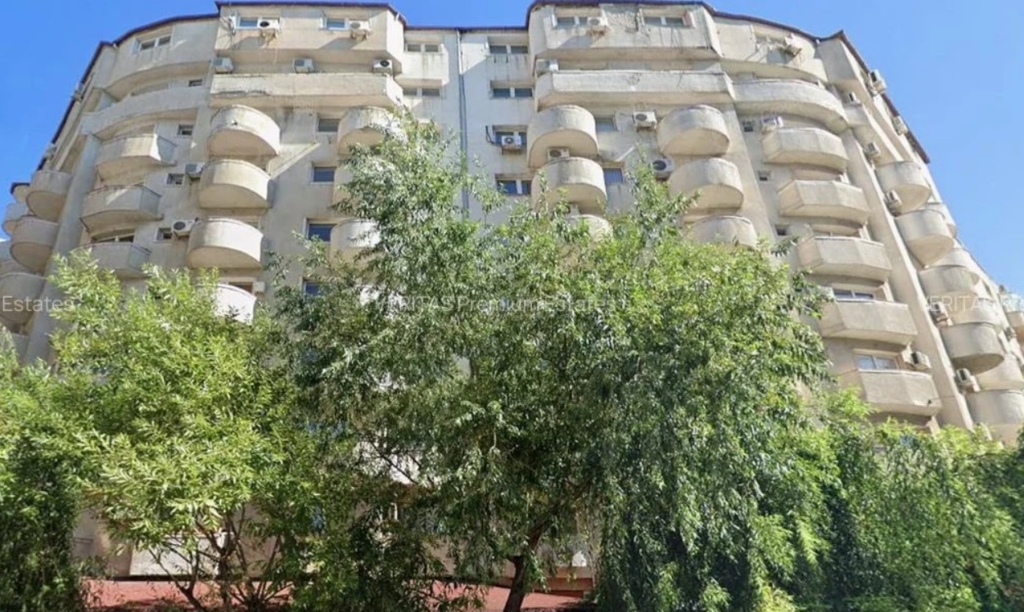 Proprietarii au decis în sedință de bloc: Au scos integral la vânzare imobilul lor. Câți bani cer pe cele 50 de apartamente
