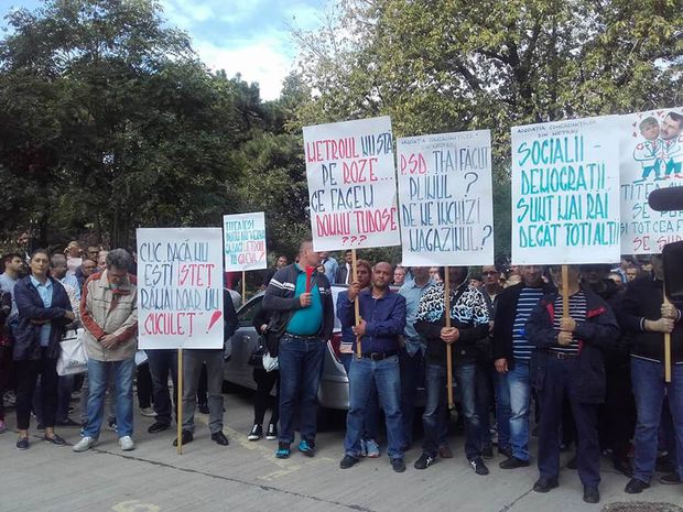 Protest al sindicaliștilor de la metrou în fața Ministerului Transporturilor