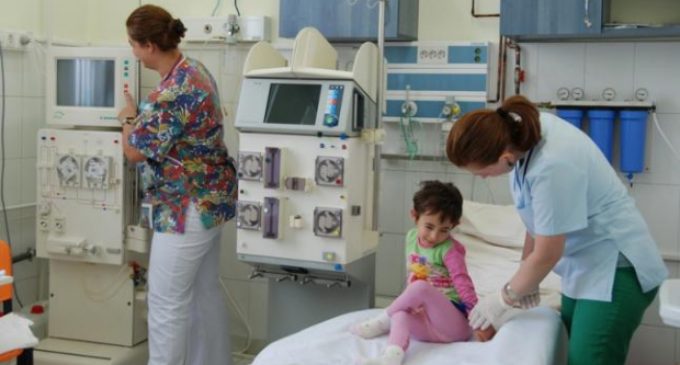 Protest pentru un spital nou la Sibiu. Medicii, mămicile şi copiii ies în stradă