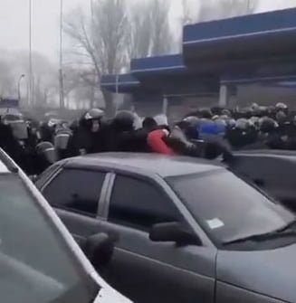 Proteste violente în Ucraina generate de un transport de persoane evacuate din China