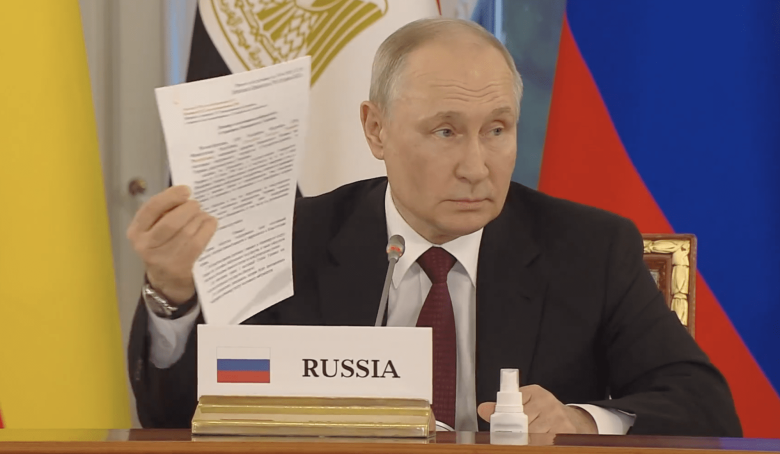 Putin arată un draft de tratat privind neutralitatea Ucrainei din martie 2022 care putea să pună capăt războiului. A fost refuzat de Occident!