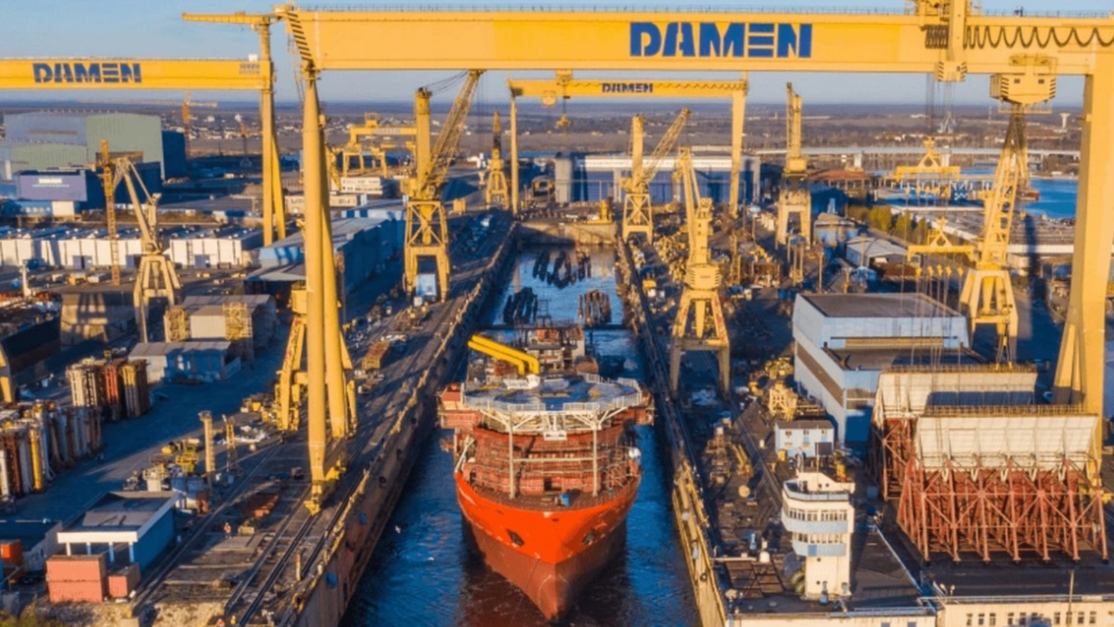 Răsturnare neașteptată de situație! Damen Holding contestă legalitatea procedurii de vânzare a şantierului naval Mangalia, cu preţ scăzut